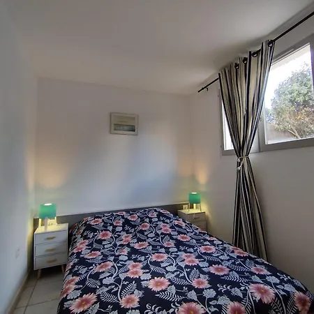 شقة T2 Saint-pierre-la-mer: Terrasse, Parking Prive, Tennis - 4 Pers. - Fr-1-795-23 *