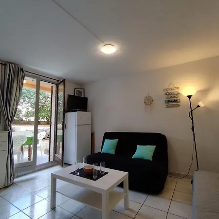 Apartment T2 Saint-pierre-la-mer: Terrasse, Parking Prive, Tennis - 4 Pers. - Fr-1-795-23 Fleury (Aude)