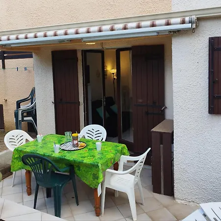 T2 Saint-pierre-la-mer: Terrasse, Parking Prive, Tennis - 4 Pers. - Fr-1-795-23 Apartment *